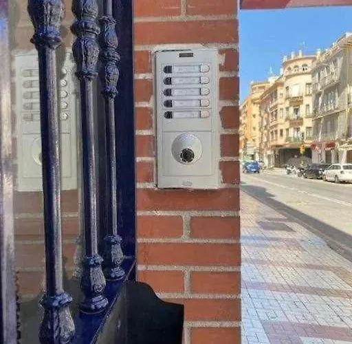 ático Moderno Con Terraza Privada En Centro