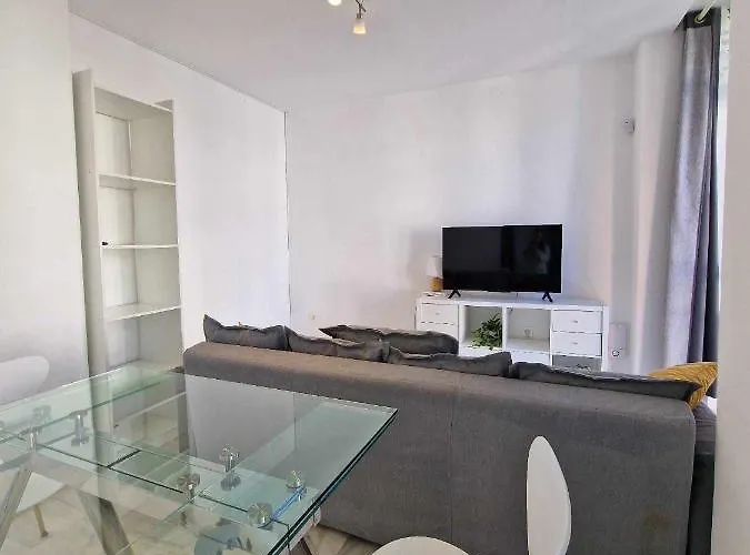 ático Moderno Con Terraza Privada En Centro